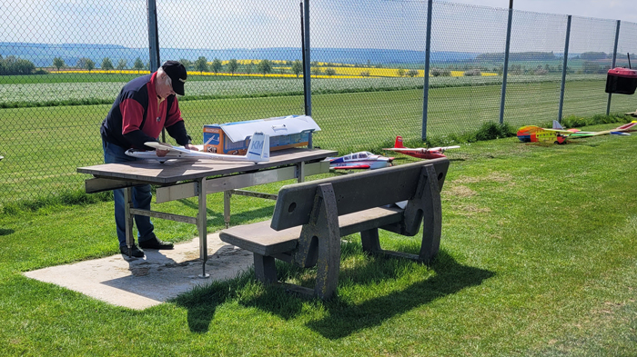 Johann baut seinen Segler auf