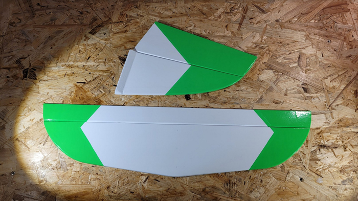 fertige Leitwerksteile - Oberseite