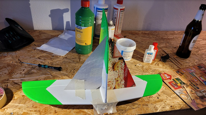 Verklebung der Leitwerksteile