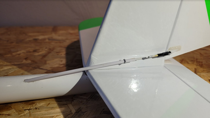 Verstärkung des Bowdenzugs am Seitenleitwerk