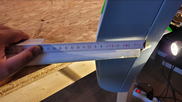 Messpunkt der letzten Bowdenzugbefestigung im Rumpf