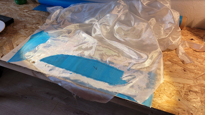 Höhenleitwerk GFK mit Harz tränken