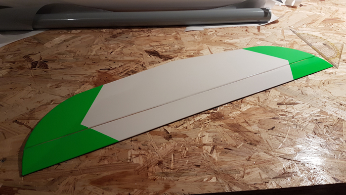 fertiges Höhenleitwerk - Oberseite