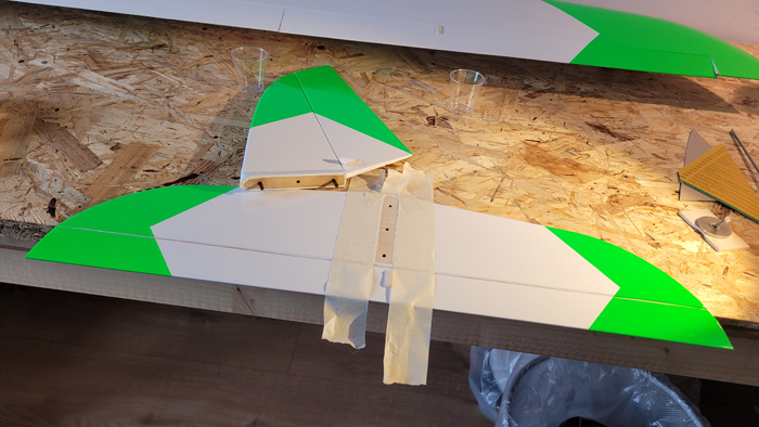 abkleben des Höhenleitwerks