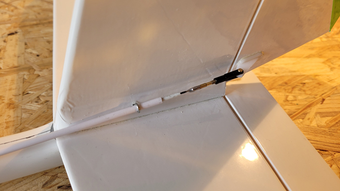 Fixierung Bowdenzug Seitenruder